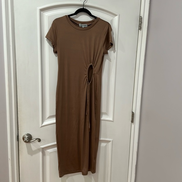 Almostt Famous 100% polyester beautiful maxi dress size XL - Picture 1 of 11